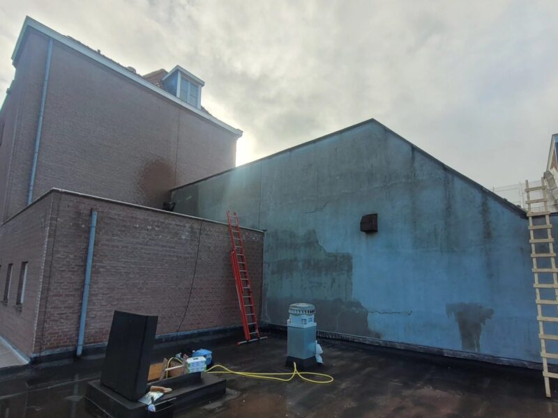 Gevel en dak van een schoolgebouw in Den Haag – foto 4