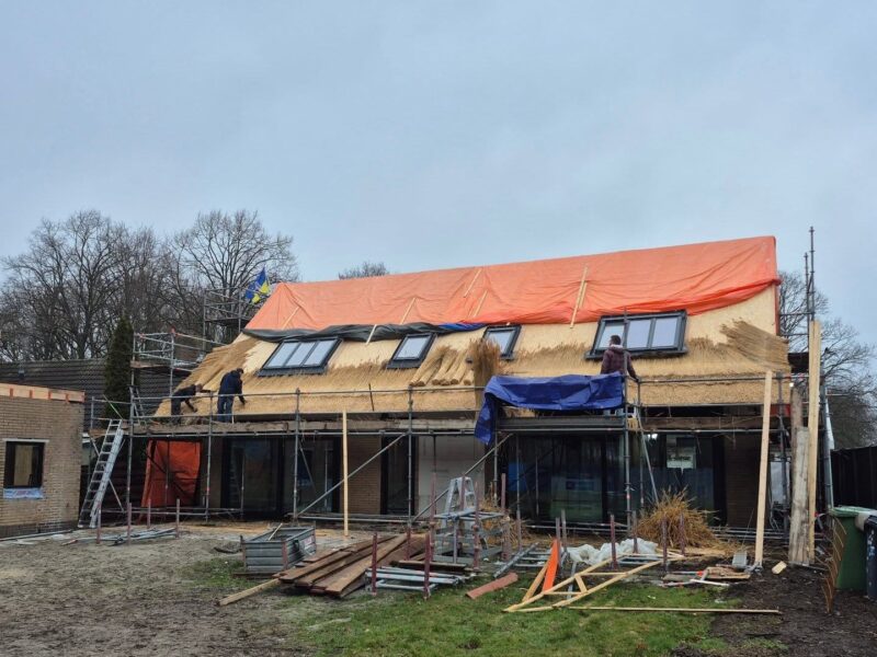 Renovatie woning met rieten dak in Made – foto 2
